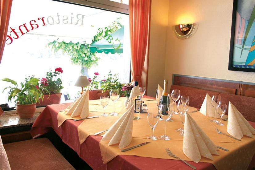 Hotel Vater Rhein Бад Брайзиг Екстериор снимка