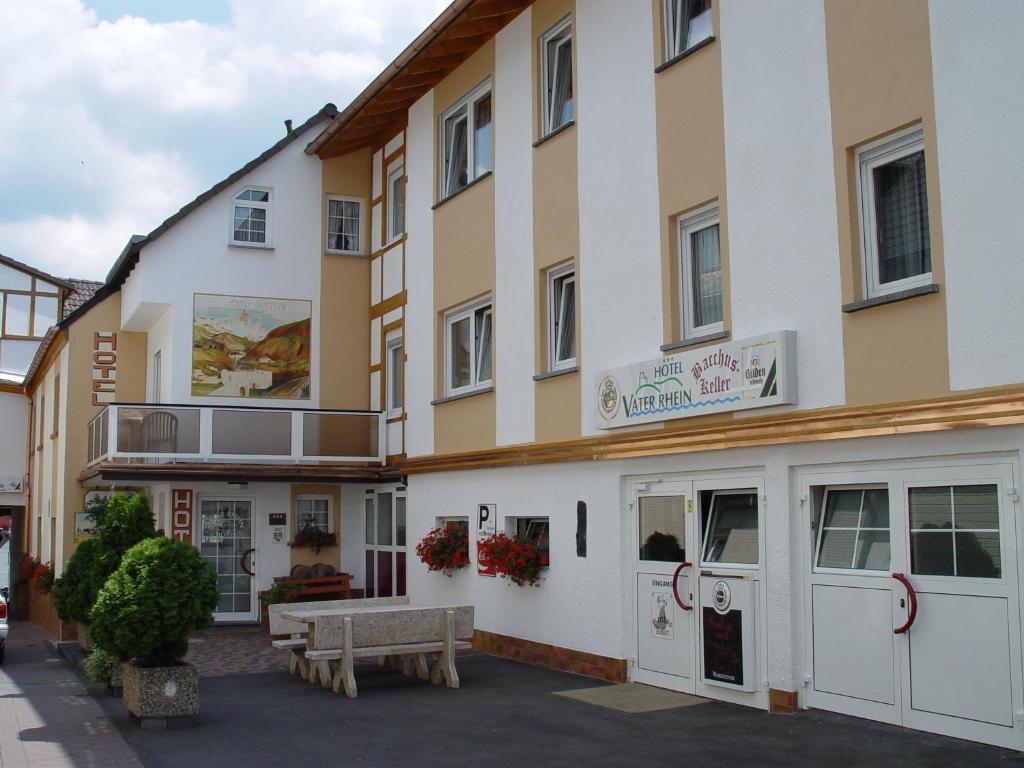 Hotel Vater Rhein Бад Брайзиг Екстериор снимка