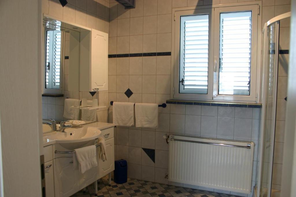 Hotel Vater Rhein Бад Брайзиг Стая снимка